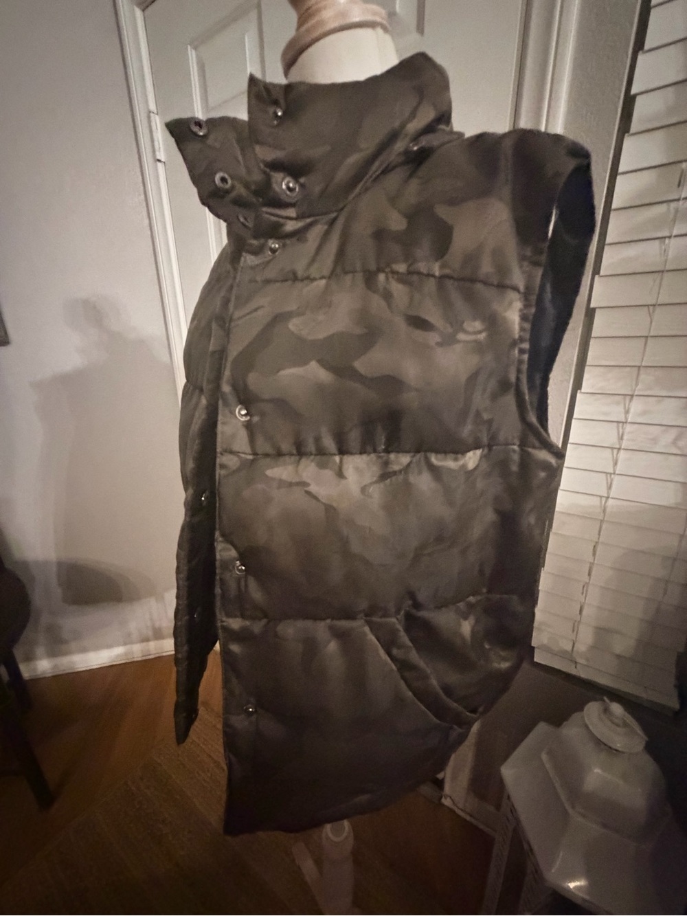 Kendall + Kylie | Satin Camo Quilted Puffer Vest - xs. EUC reversible